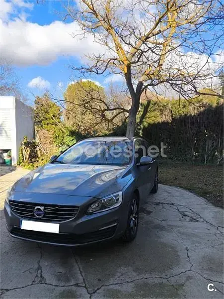 Usado Volvo V60 Momentum 120 CV (88 kW) 2018 Gris / plata Familiar