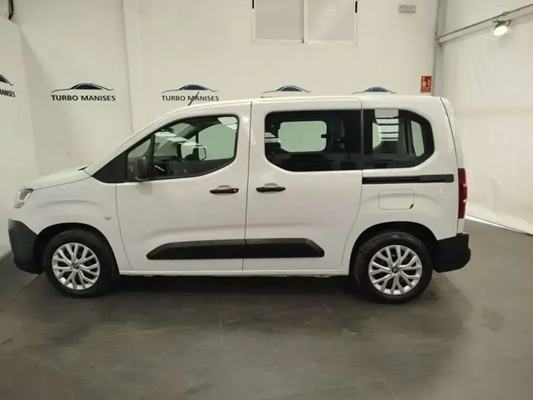 Usado Citroën Berlingo Live 102 CV (75 kW) 2022 Blanco Monovolumen