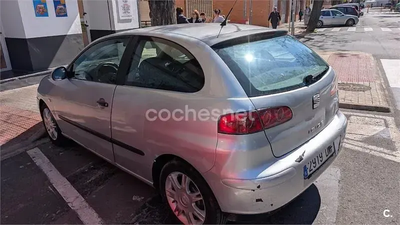 Usado Seat Ibiza Stylance 75 CV (55 kW) 2006 Gris / plata Utilitario