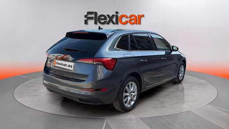 Usado Skoda 110 R Ambition 150 CV (110 kW) 2021 Gris Berlina