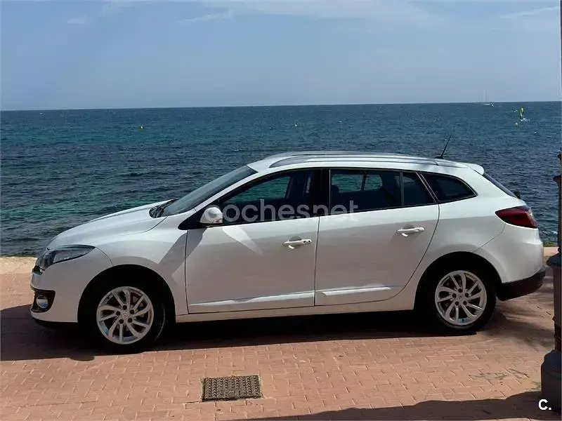 Usado Renault Mégane GrandTour Dynamique 110 CV (80 kW) 2013 Blanco Familiar