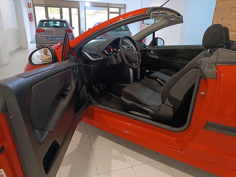 Usado Peugeot 207 CC 120 CV (88 kW) 2008 Rojo Descapotable
