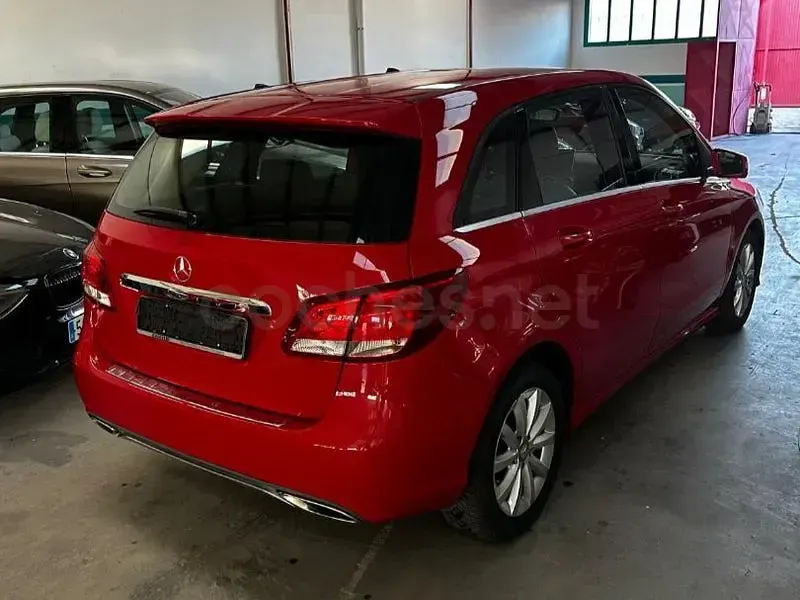 Usado Mercedes B220 177 CV (130 kW) 2016 Rojo Utilitario