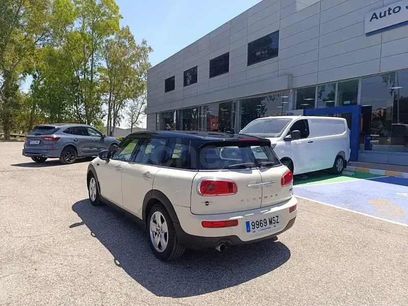 Usado Mini Cooper Clubman 136 CV (100 kW) 2016 Beige Familiar