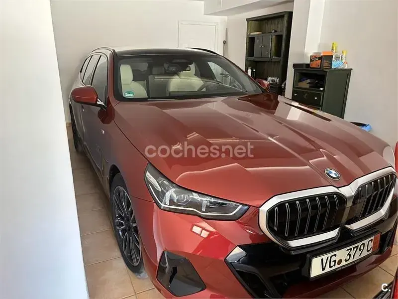 Usado BMW 520 197 CV (144 kW) 2024 Rojo Familiar
