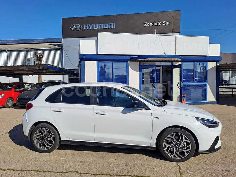 Usado Hyundai i30 N Line 100 CV (73 kW) 2024 Blanco Familiar