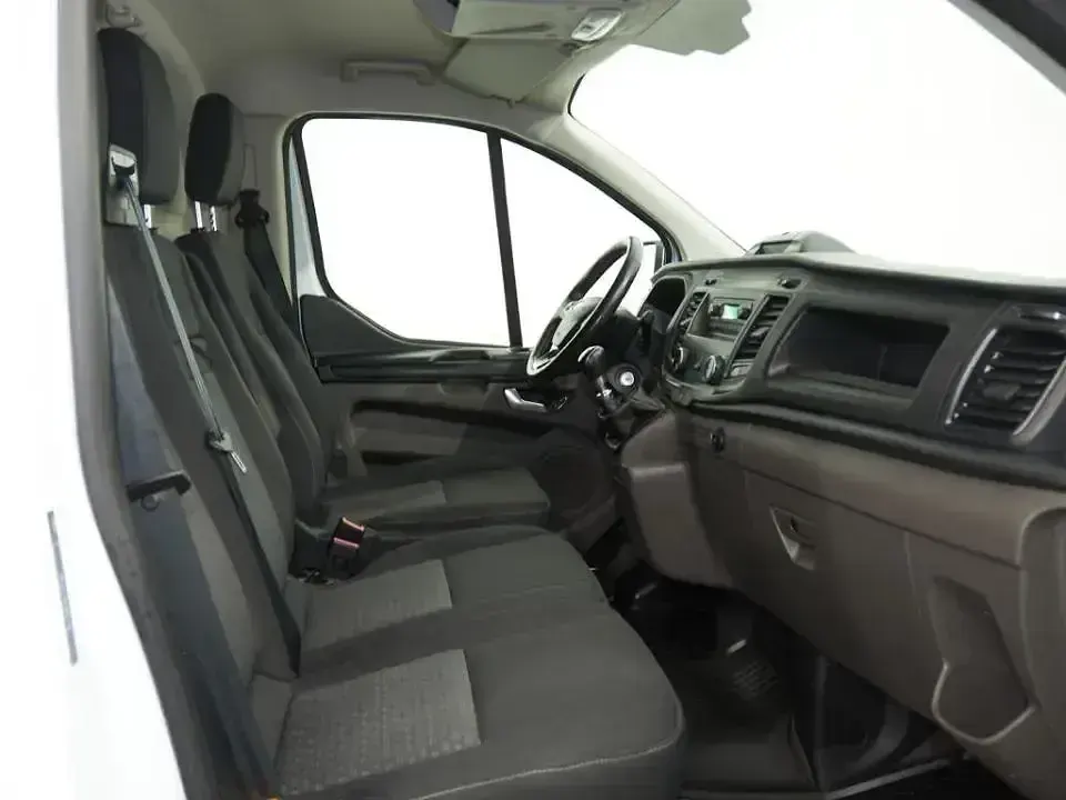 Usado Ford Tourneo Trend 136 CV (100 kW) 2023 Blanco Monovolumen