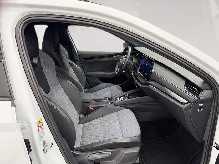 Usado Skoda Octavia SportLine 150 CV (110 kW) 2025 Blanco Familiar