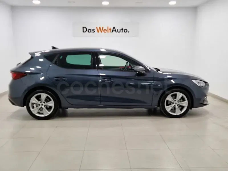 Nuevo Seat Leon FR 116 CV (85 kW) 2026 Gris / plata Berlina