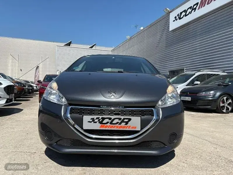 Usado Peugeot 208 Active 81 CV (59 kW) 2015 Gris Utilitario