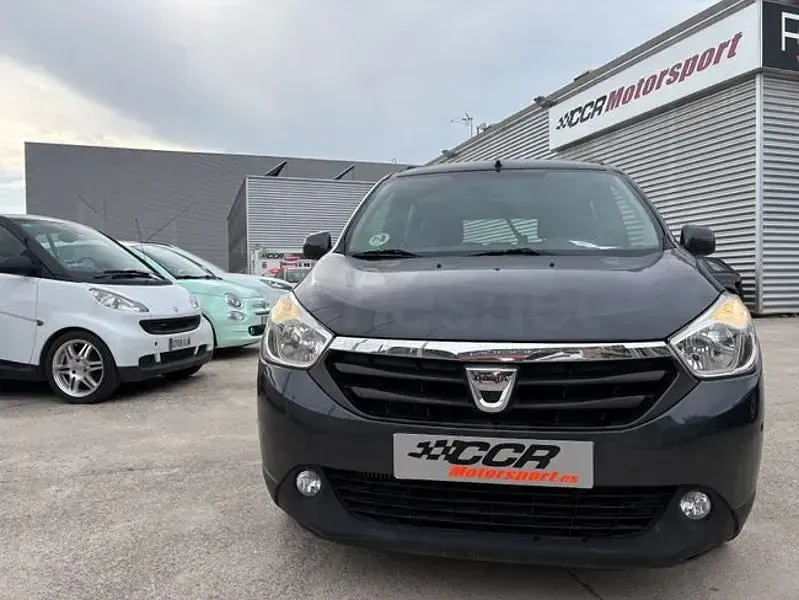 Usado Dacia Lodgy Lauréate 90 CV (66 kW) 2015 Gris / plata Monovolumen
