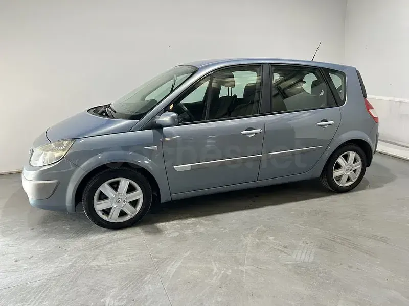 Usado Renault Scénic II Dynamique 105 CV (77 kW) 2005 Blanco Monovolumen