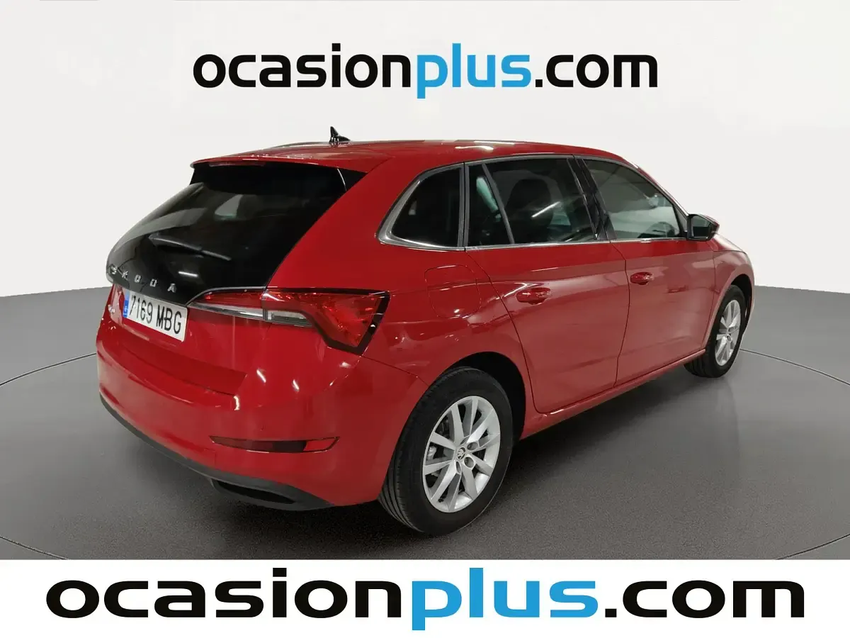 Usado Skoda Scala Ambition 110 CV (80 kW) 2022 Rojo Utilitario