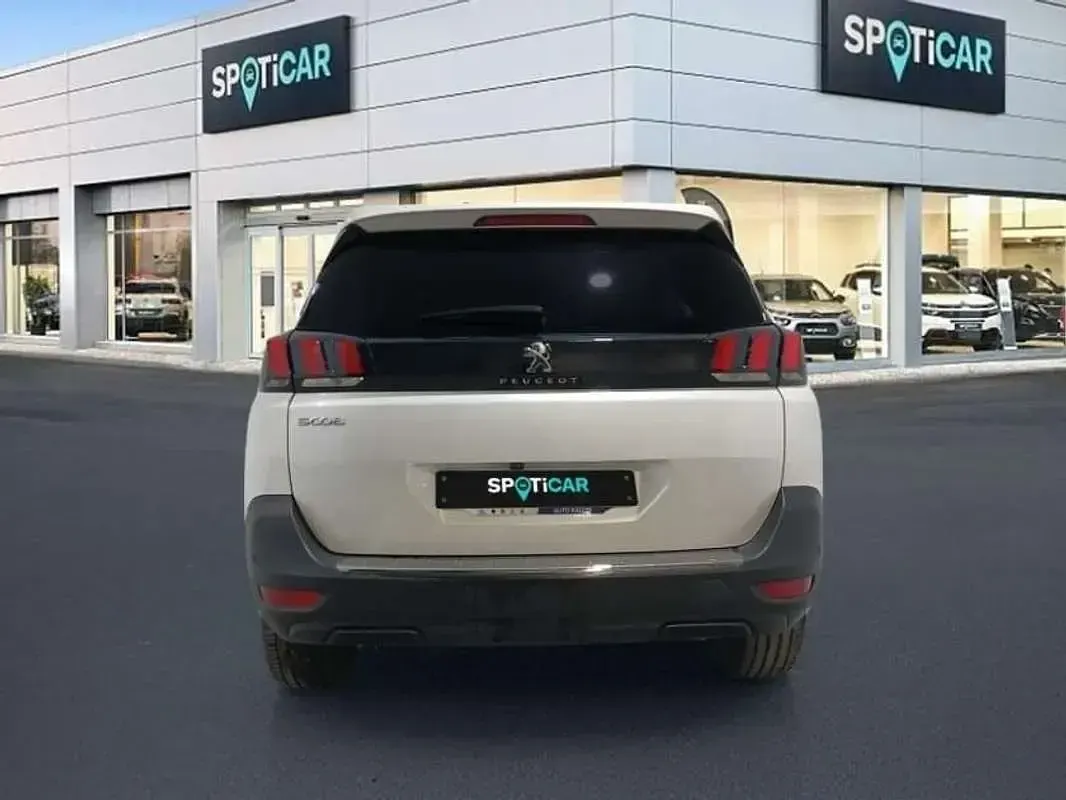 Usado Peugeot 5008 Allure 131 CV (96 kW) 2023 Blanco SUV