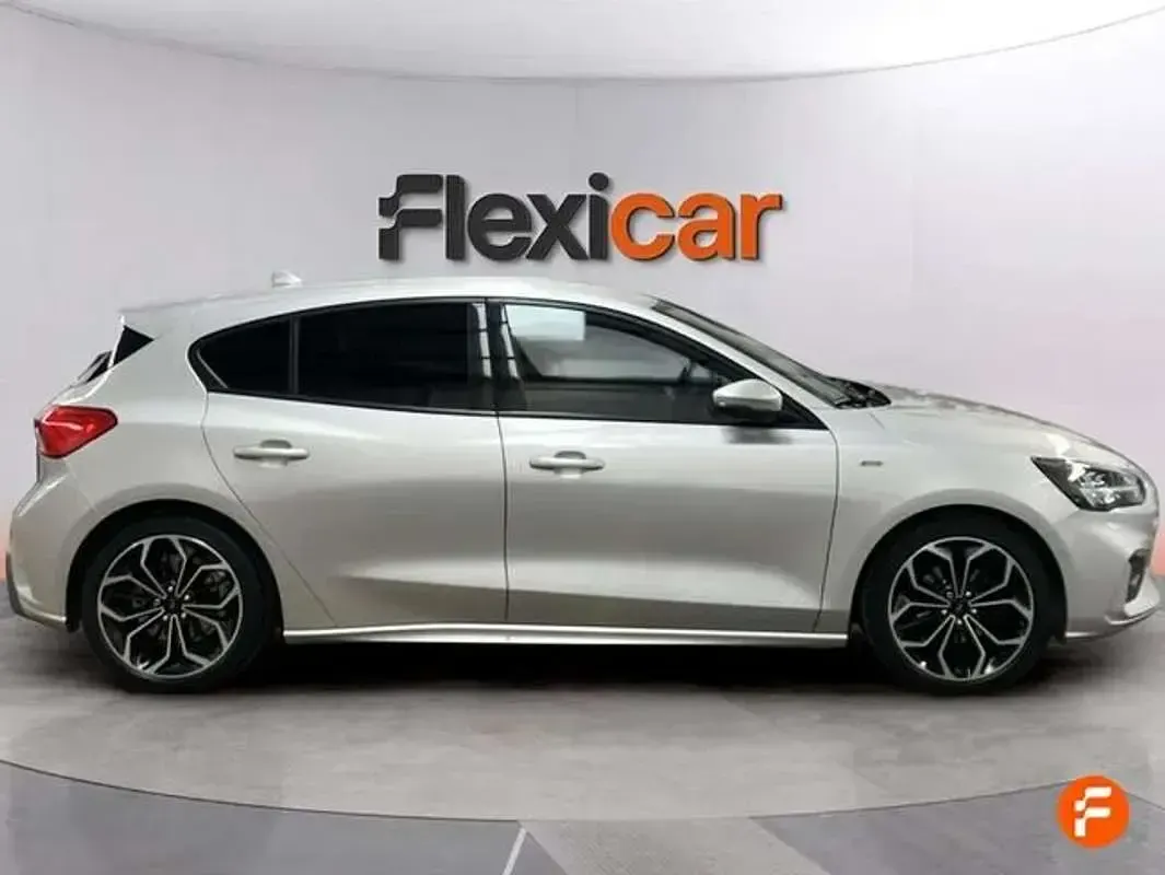 Usado Ford Focus ST-Line 125 CV (91 kW) 2018 Gris Utilitario