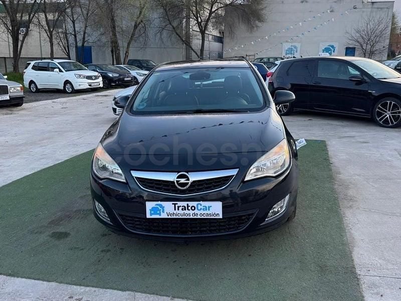 Usado Opel Astra Enjoy 140 HP (102 kW) 2011 Preto Sedan