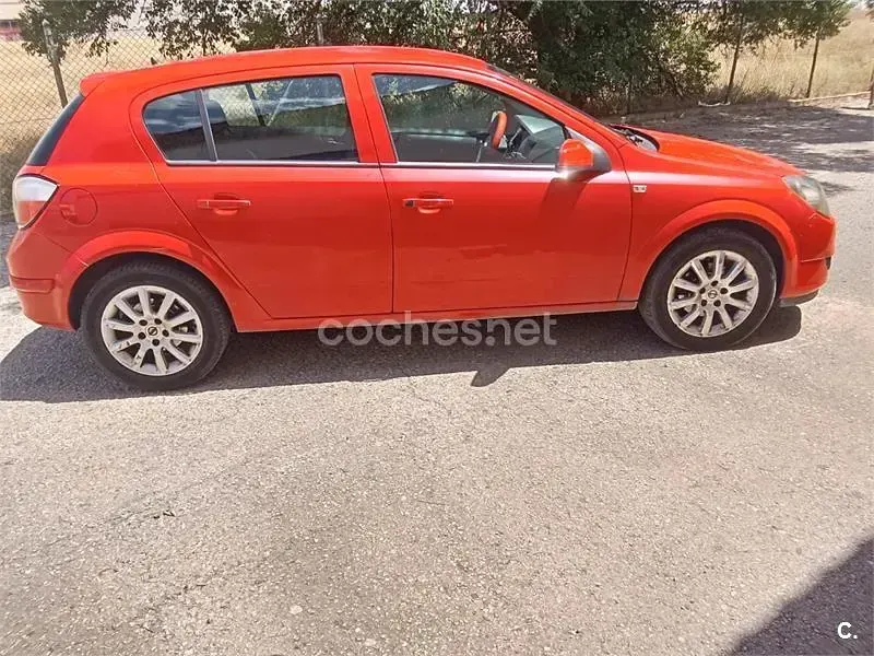 Usado Opel Astra Cosmo 100 CV (73 kW) 2006 Rojo Berlina