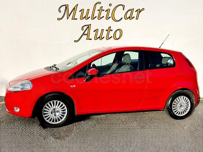 Usado Fiat Grande Punto Active 95 CV (69 kW) 2007 Granate Utilitario