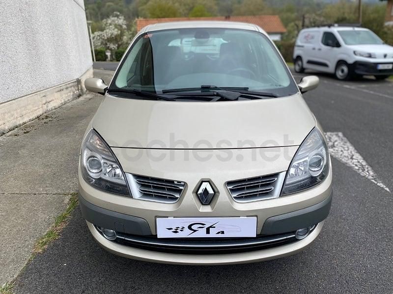 Usado Renault Scénic III Dynamique 110 CV (80 kW) 2009 Beige Monovolumen