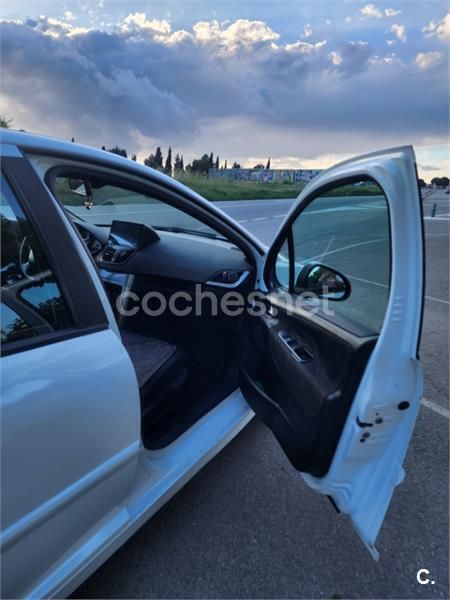 Blanco Usado 2008 Peugeot 207 Premium Berlina | 3500 € (Precio justo) - Imagen 1/4