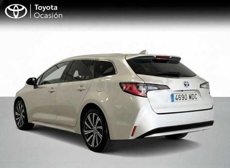 Usado Toyota Corolla Style 122 CV (89 kW) 2022 Gris Utilitario