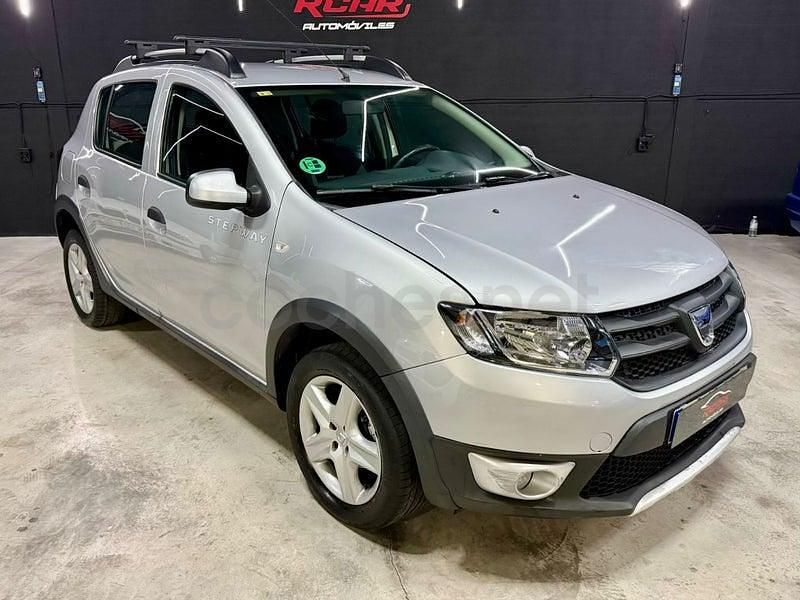 Usado Dacia Sandero Stepway 90 CV (66 kW) 2015 Gris / plata Berlina