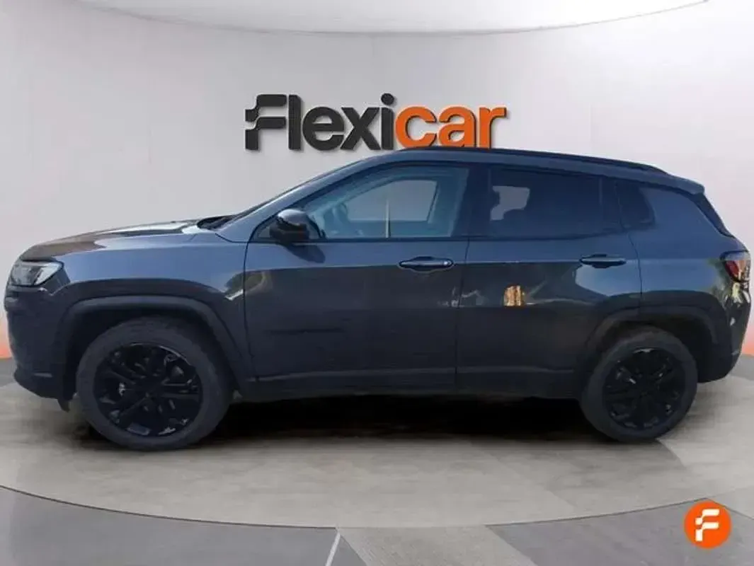 Usado Jeep Compass Night Eagle 131 CV (96 kW) 2022 Negro SUV