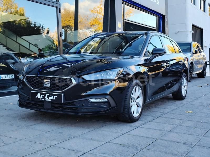 Usado Seat Leon Style 110 CV (80 kW) 2022 Negro Familiar