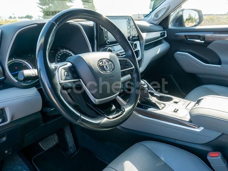 Usado Toyota Highlander Advance 246 CV (180 kW) 2022 Gris / plata SUV