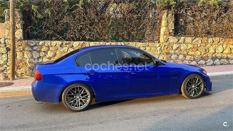 Usado BMW 318 143 CV (105 kW) 2009 Azul Berlina