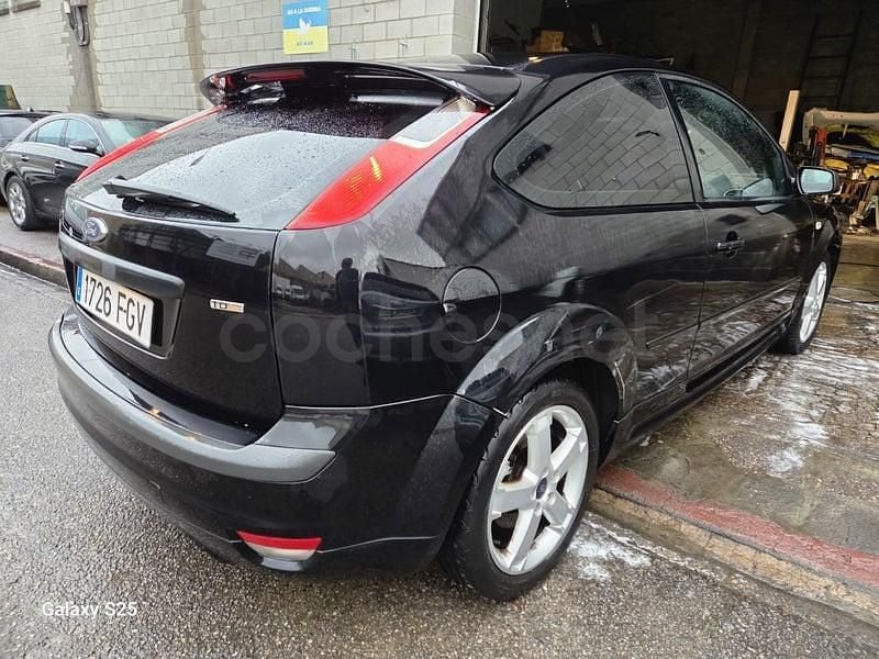 Usado Ford Focus Sport 115 CV (84 kW) 2006 Negro Berlina