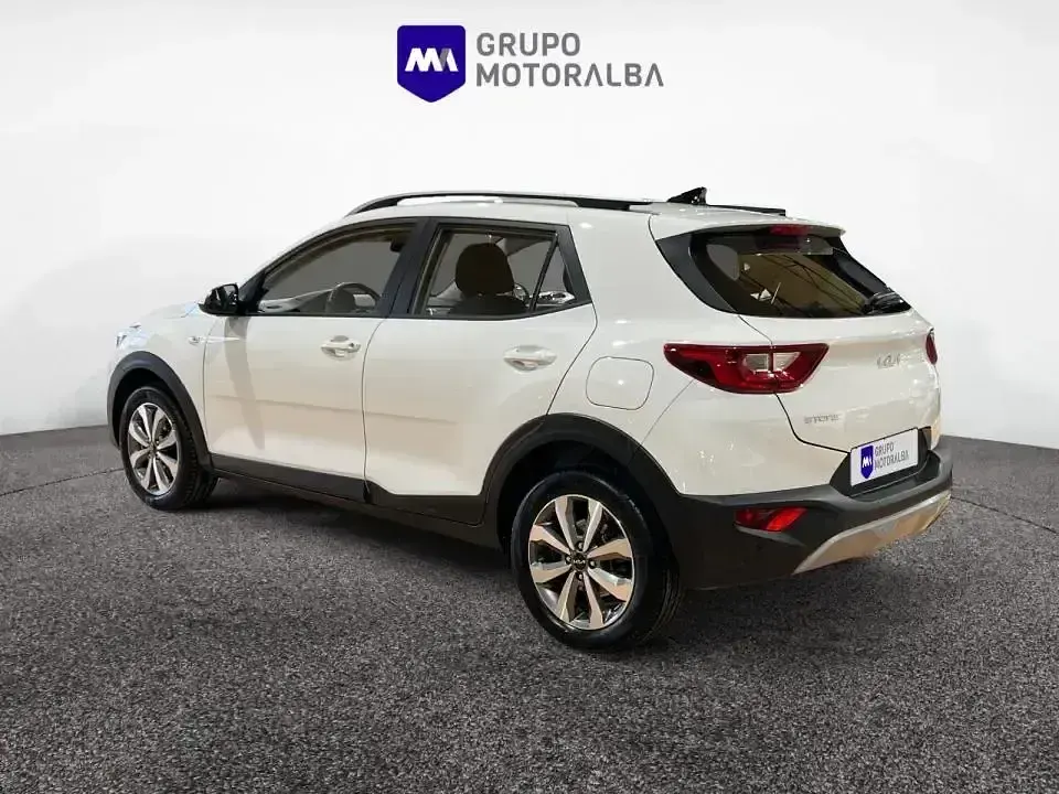 Usado Kia Stonic 84 CV (61 kW) 2024 Blanco SUV