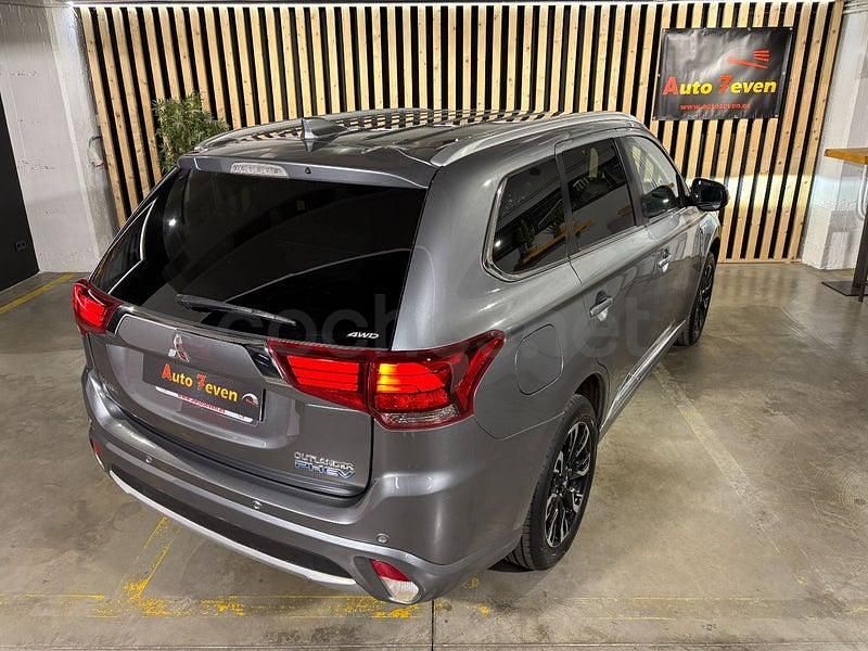 Usado Mitsubishi Outlander P-HEV 203 CV (149 kW) 2016 Gris / plata SUV