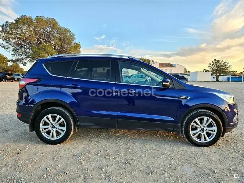 Usado Ford Kuga Titanium 150 CV (110 kW) 2018 Azul SUV