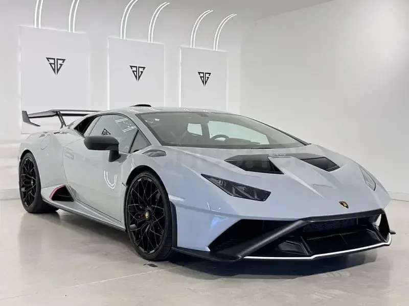 Usado Lamborghini Huracán 640 CV (470 kW) 2024 Gris / plata Coupe
