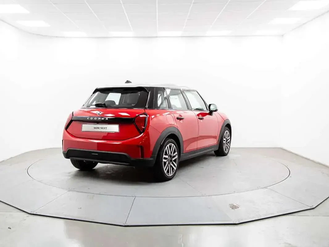 Usado Mini Cooper Essential 114 kW (156 CV) 2025 Rojo Utilitario
