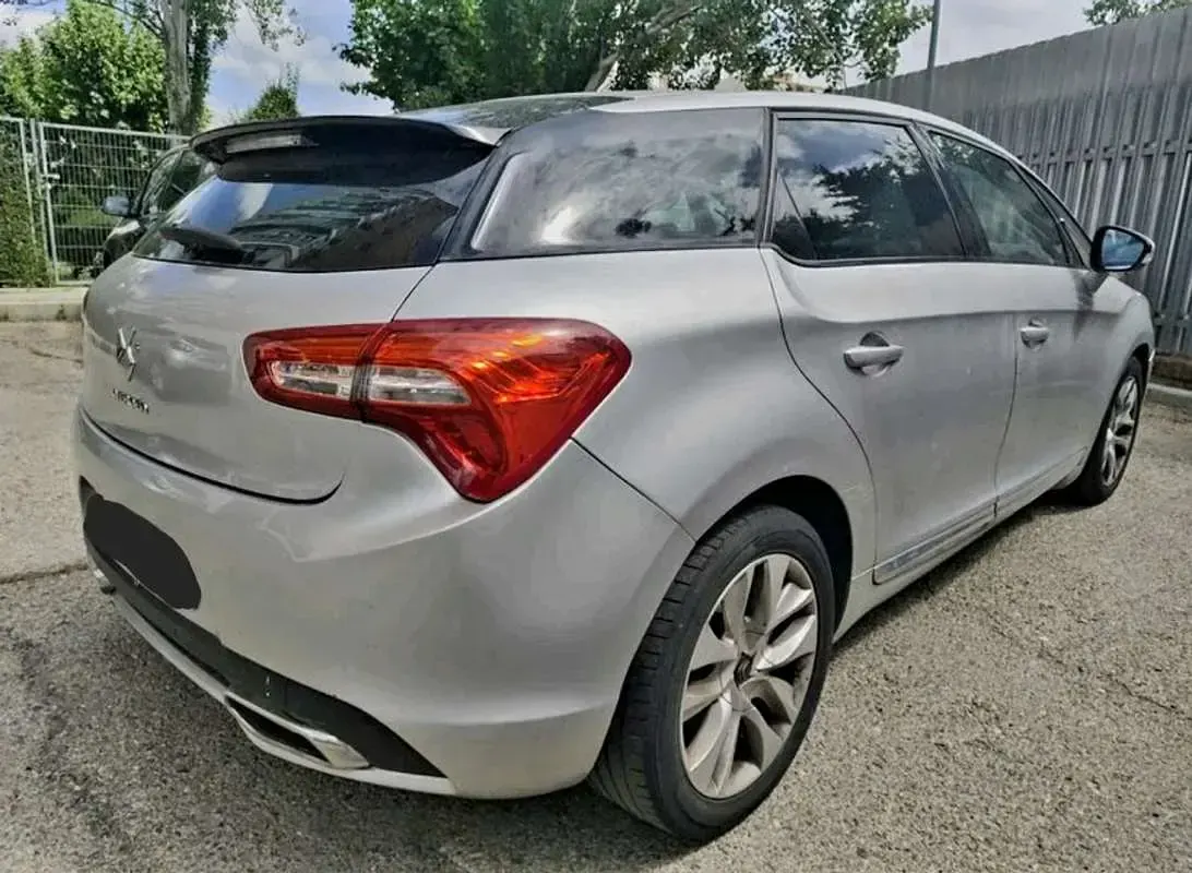 Usado Citroën DS5 163 CV (119 kW) 2013 Plateado Utilitario