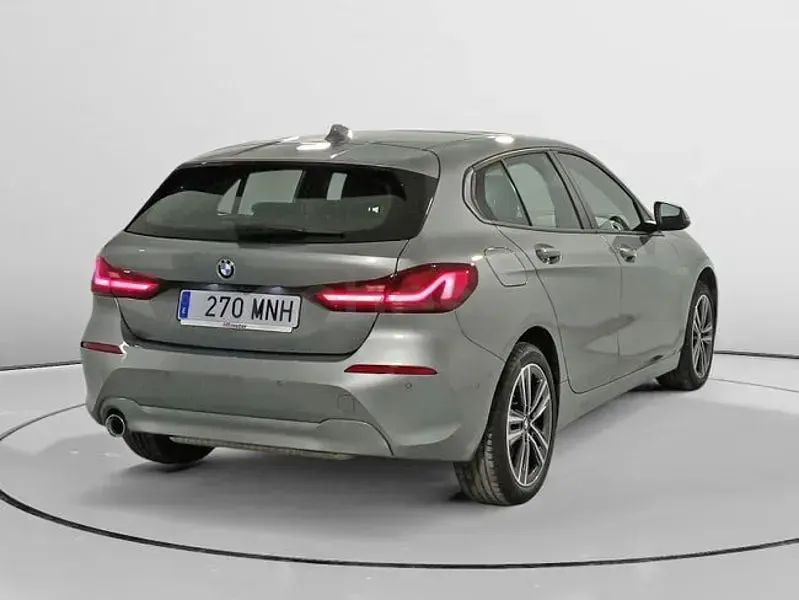 Usado BMW 118 136 CV (100 kW) 2024 Gris / plata Berlina
