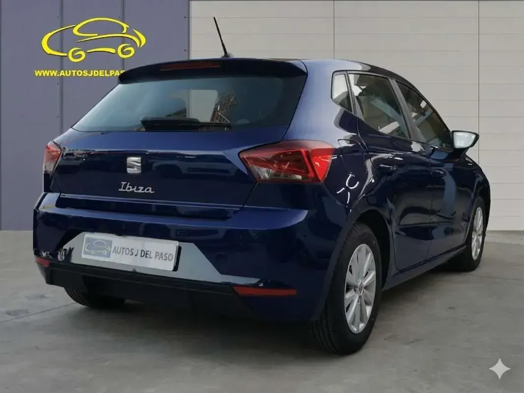 Usado Seat Ibiza Style 110 CV (80 kW) 2022 Azul Utilitario