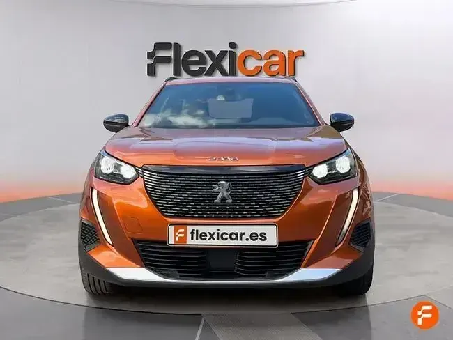 Usado Peugeot 2008 Allure 130 CV (95 kW) 2023 Naranja SUV