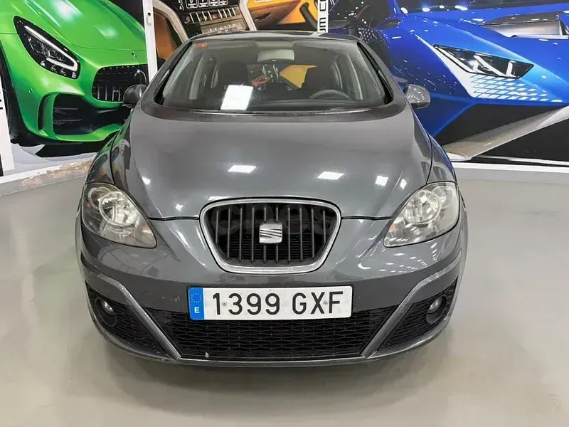 Usado Seat Altea Ecomotive 105 CV (77 kW) 2010 Gris / plata Monovolumen