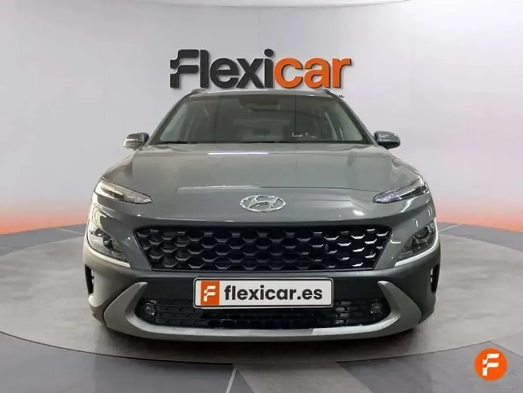 Usado Hyundai Kona 141 CV (103 kW) 2022 Gris SUV