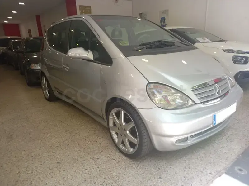 Usado Mercedes A210 140 CV (102 kW) 2003 Gris / plata Utilitario