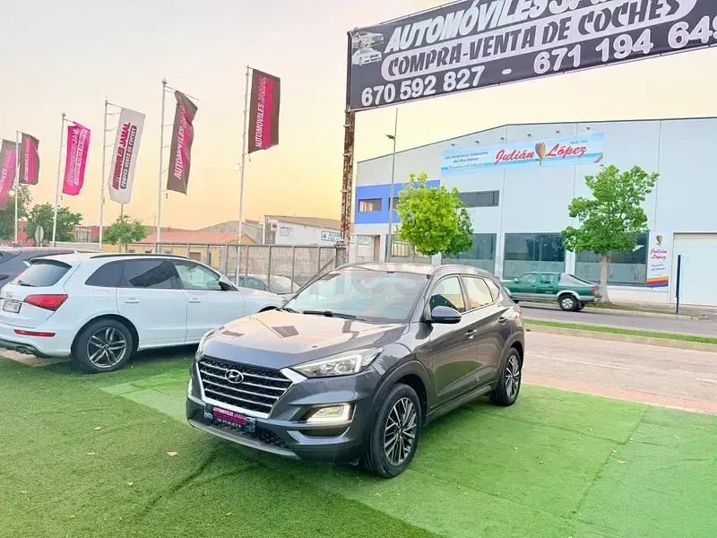 Usado Hyundai Tucson N Line 136 CV (100 kW) 2019 Gris / plata SUV