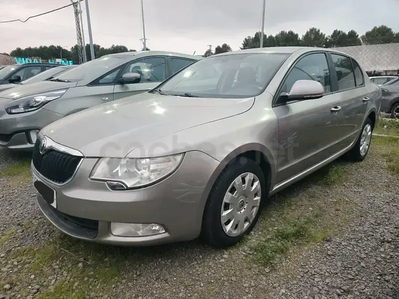 Usado Skoda Superb Ambition 105 CV (77 kW) 2013 Beige Berlina