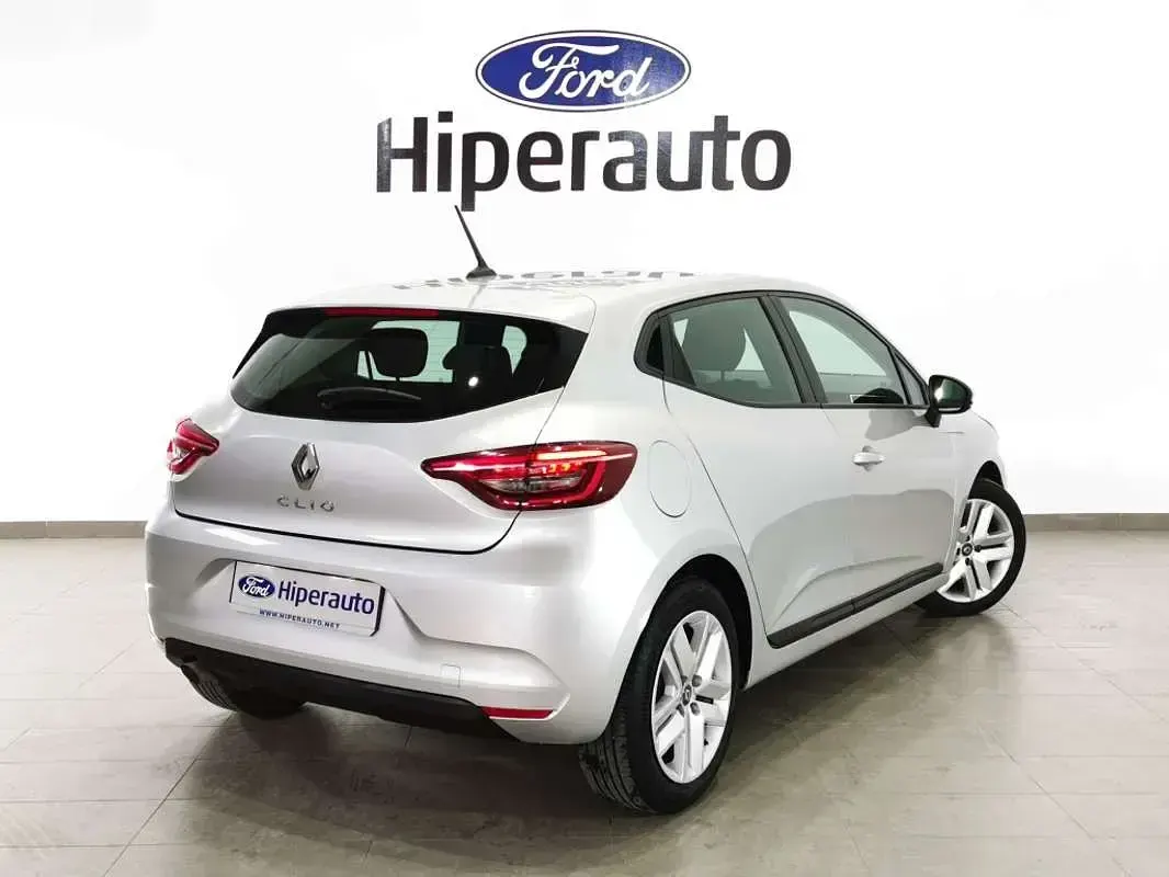 Usado Renault Clio Intens 91 CV (66 kW) 2022 Gris Utilitario
