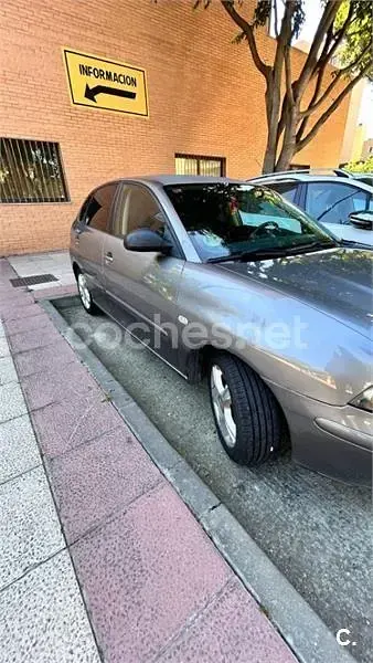 Usado Seat Ibiza Stella 75 CV (55 kW) 2003 Gris / plata Utilitario