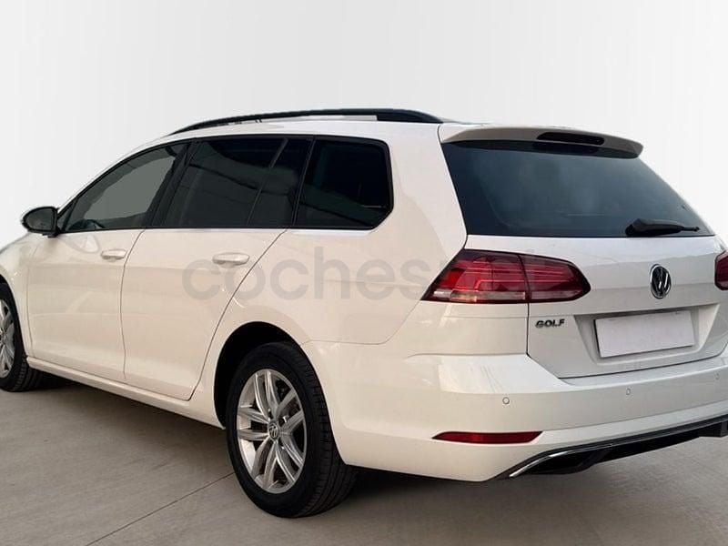 Usado VW Golf VII Advance 115 CV (84 kW) 2020 Blanco Familiar