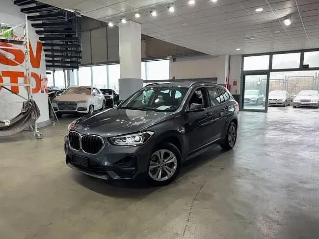 Usado BMW X1 Advantage 220 HP (161 kW) 2021 Cinzento SUV