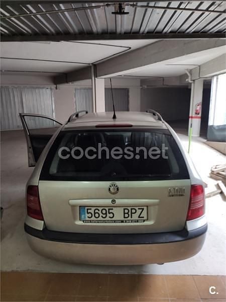 Usado Skoda Octavia Elegance 110 CV (80 kW) 2001 Gris / plata Familiar